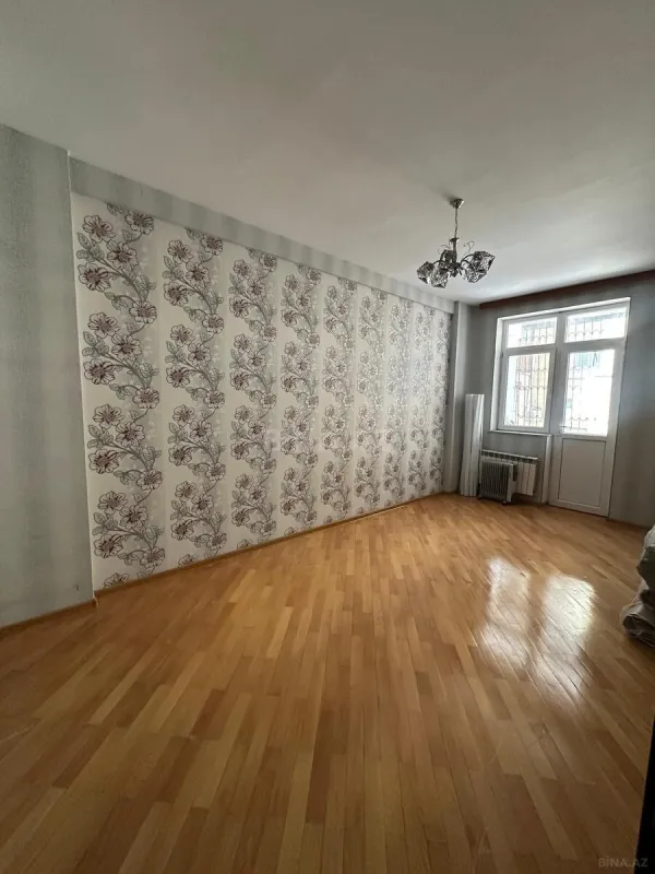 Satılır 4 otaqlı mənzil 178 m²