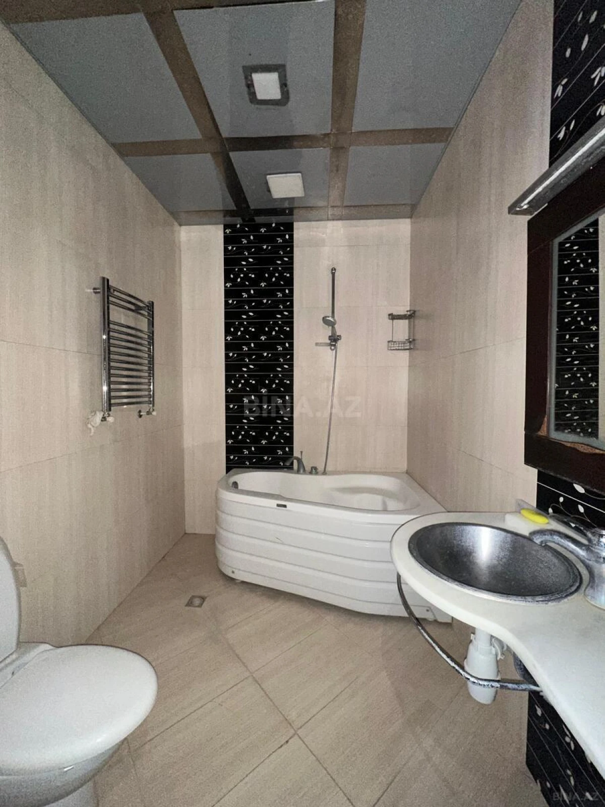 Satılır 4 otaqlı mənzil 178 m²