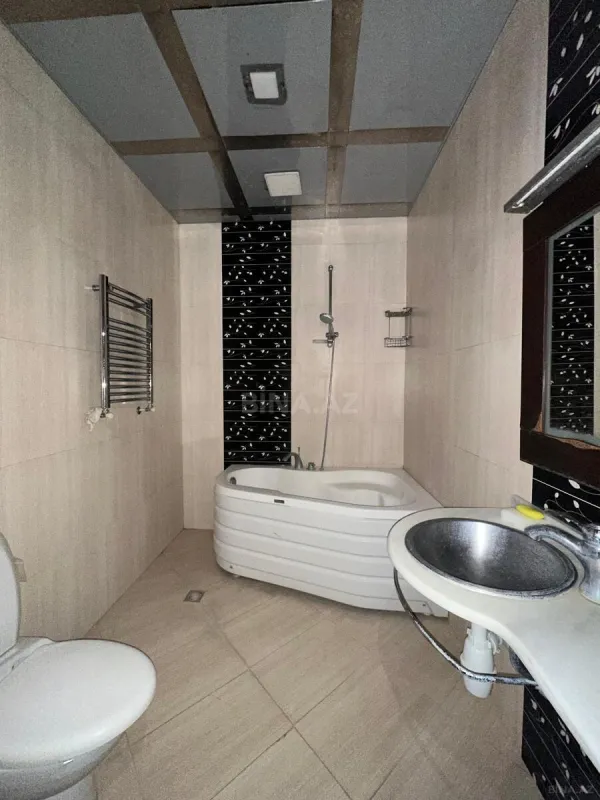 Satılır 4 otaqlı mənzil 178 m²