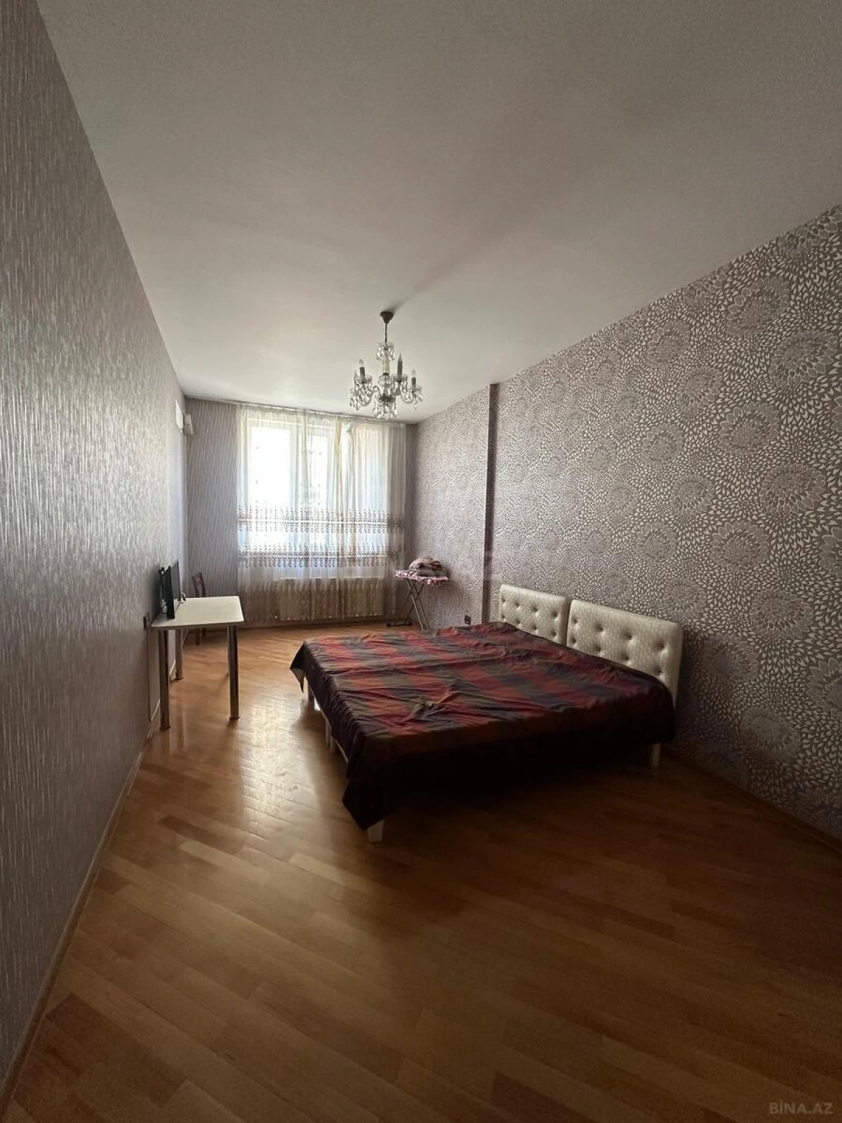 Satılır 4 otaqlı mənzil 178 m²