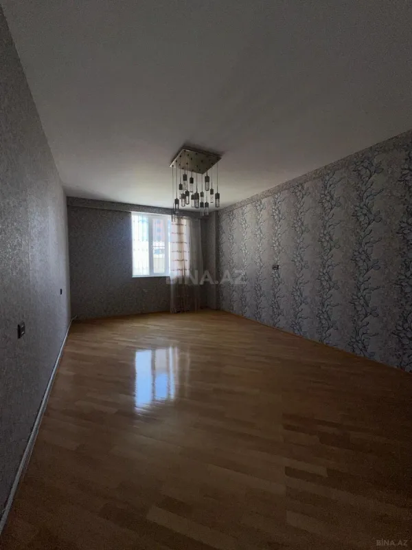 Satılır 4 otaqlı mənzil 178 m²
