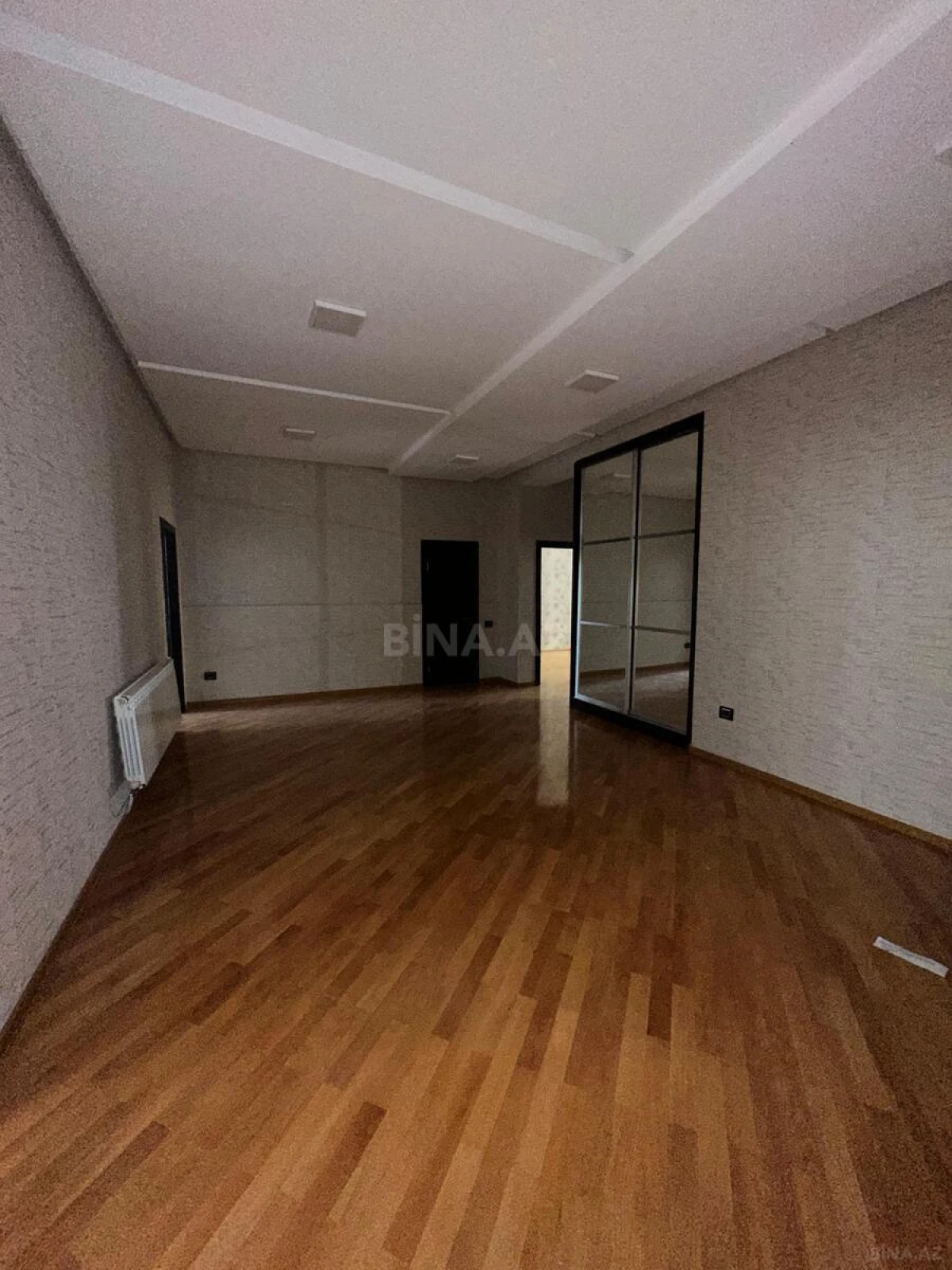 Satılır 4 otaqlı mənzil 178 m²