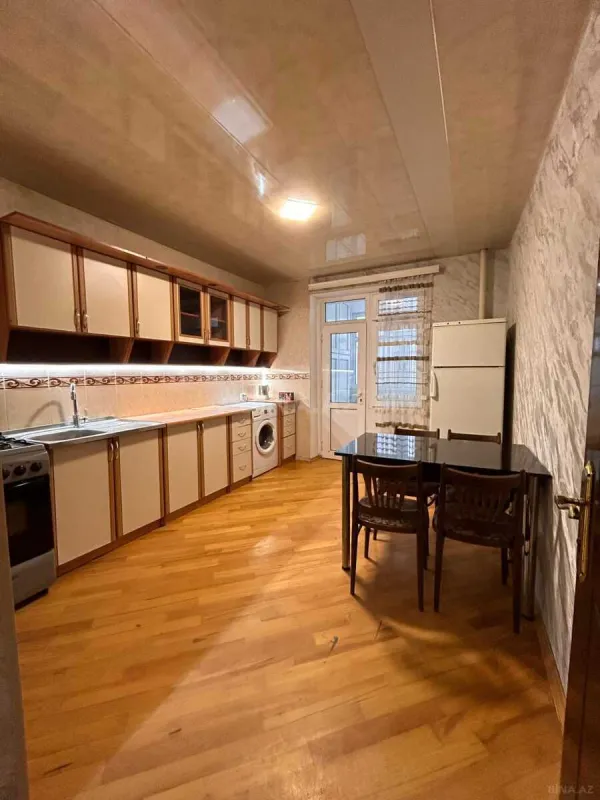 Kirayə verilir 2 otaqlı mənzil 70 m²