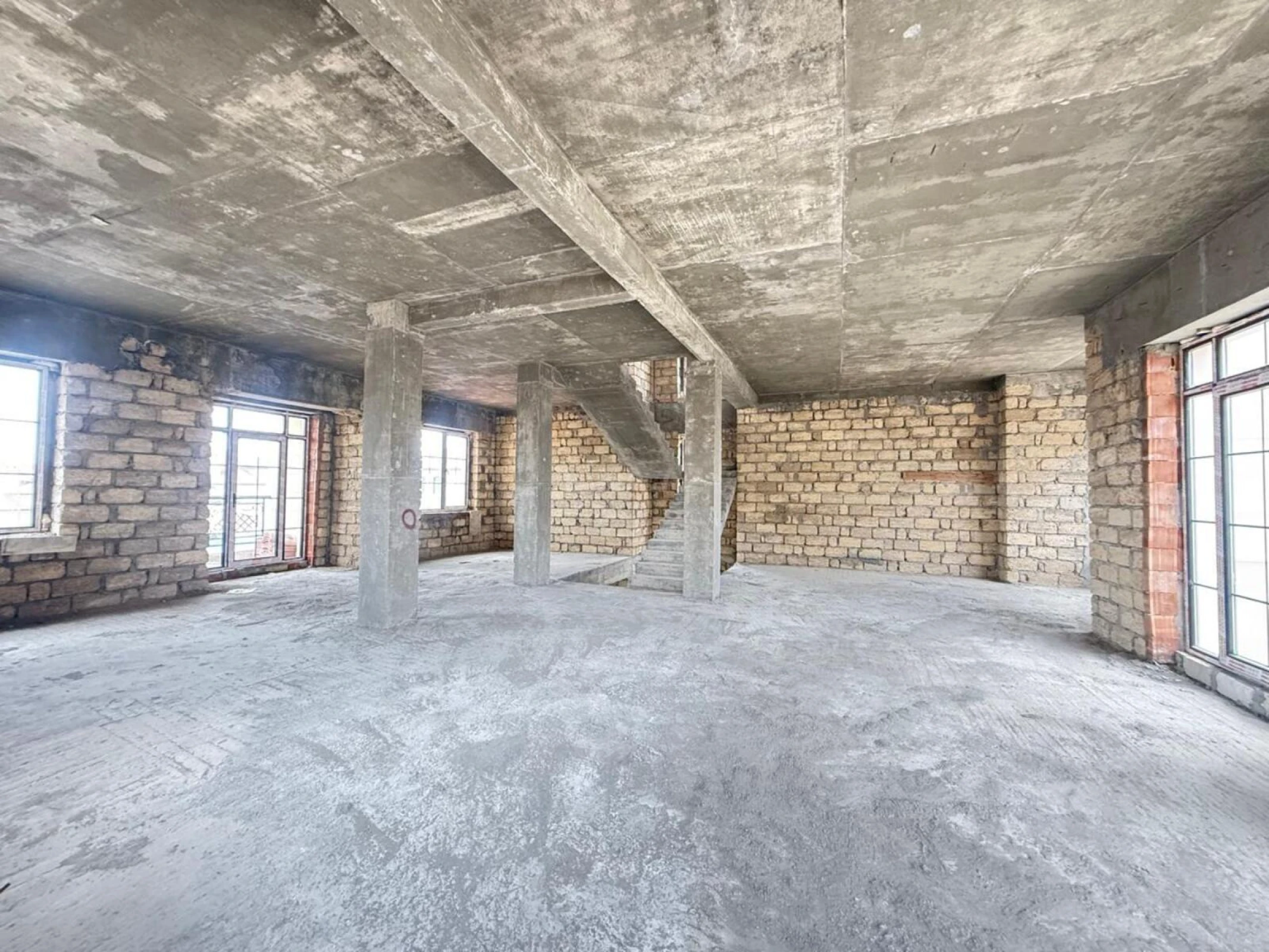 Satılır 9 otaqlı həyət evi 460 m²