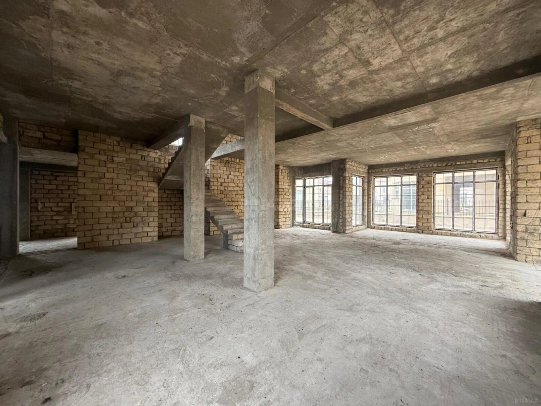 Satılır 9 otaqlı həyət evi 460 m²