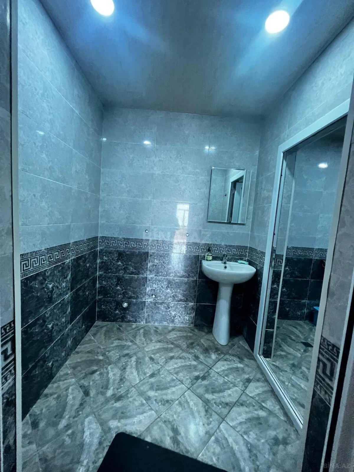 Satılır 3 otaqlı mənzil 105 m²
