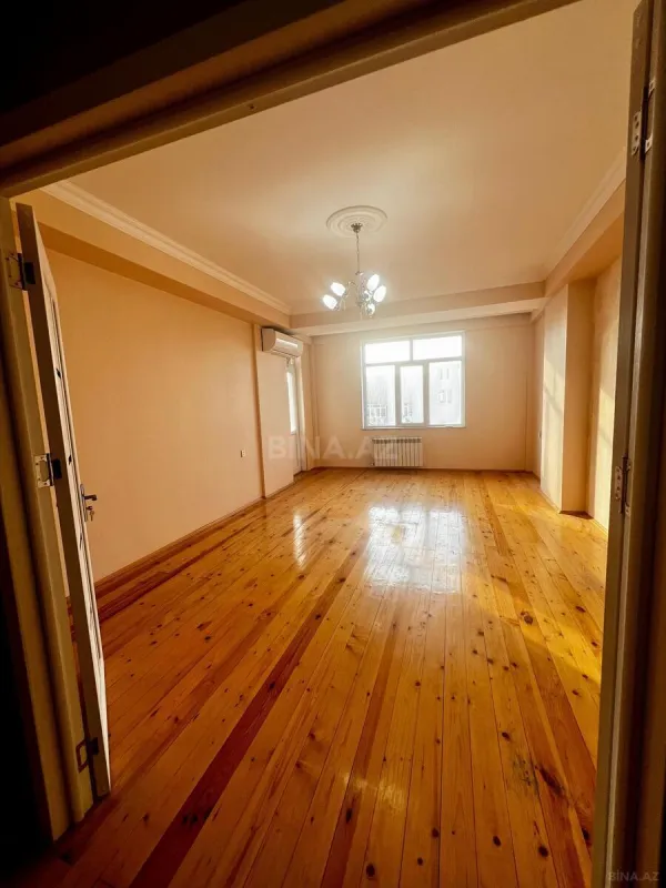 Satılır 3 otaqlı mənzil 105 m²