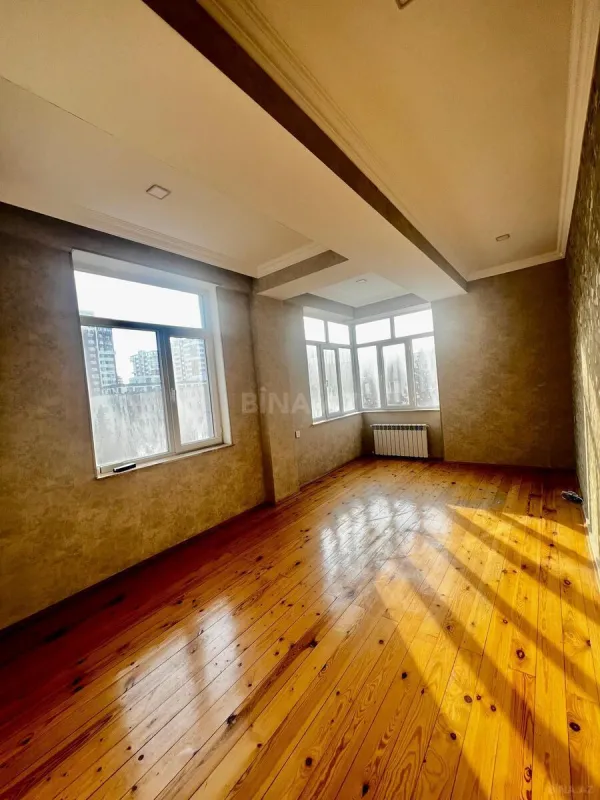 Satılır 3 otaqlı mənzil 105 m²