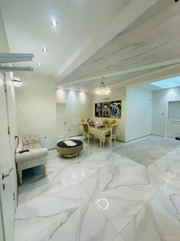 Satılır 3 otaqlı mənzil 127 m²
