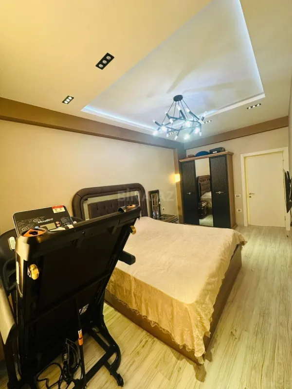 Satılır 3 otaqlı mənzil 127 m²