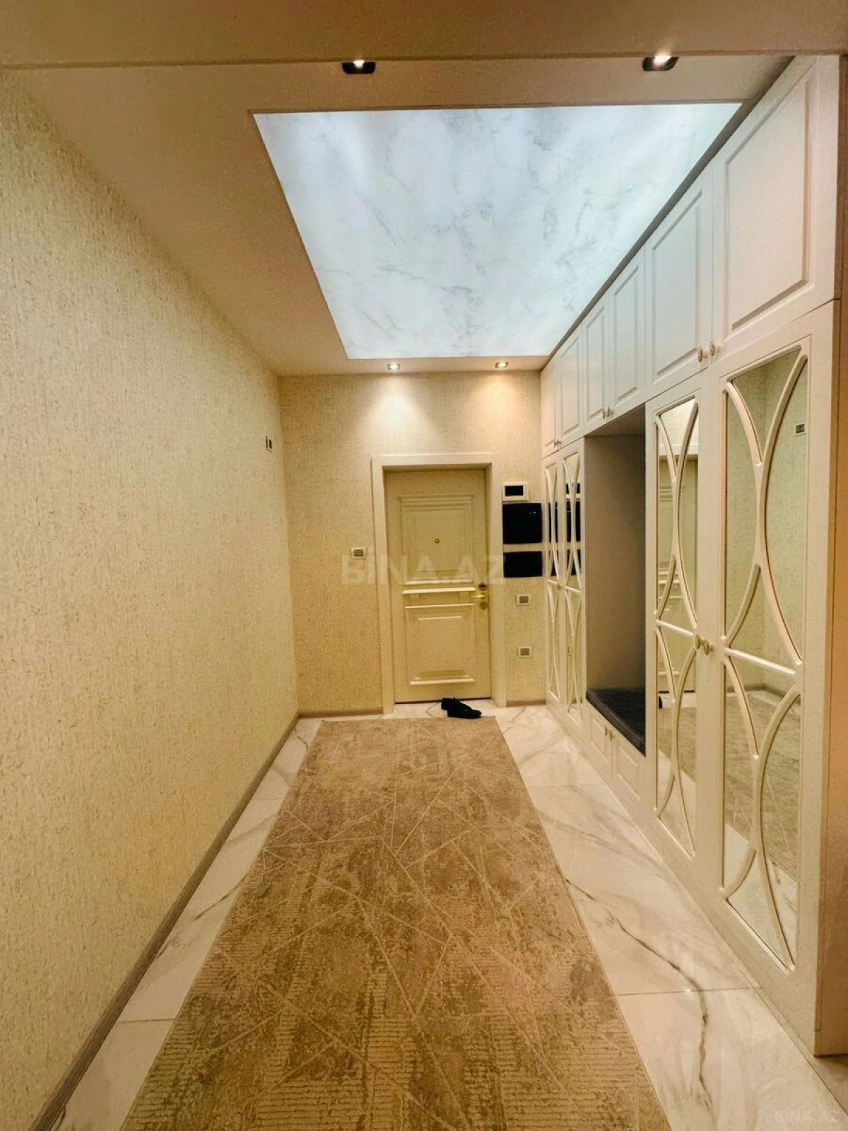 Satılır 3 otaqlı mənzil 127 m²