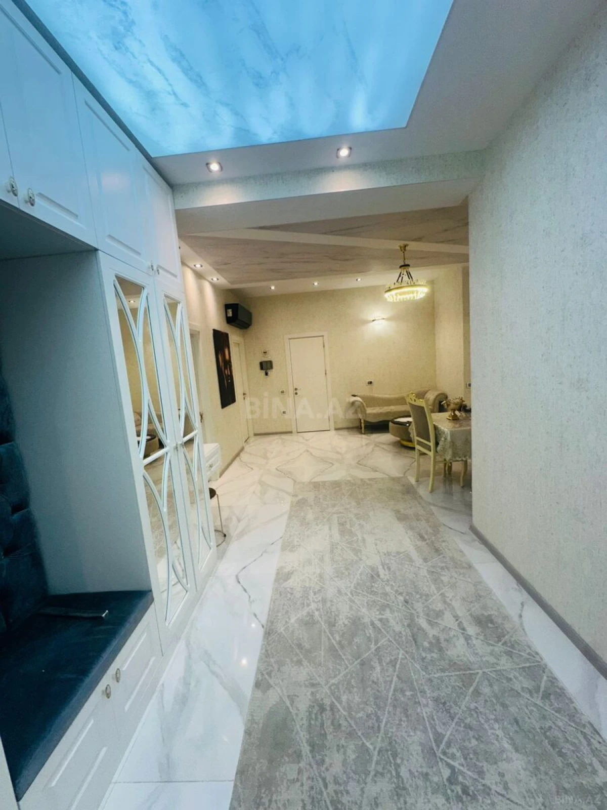Satılır 3 otaqlı mənzil 127 m²
