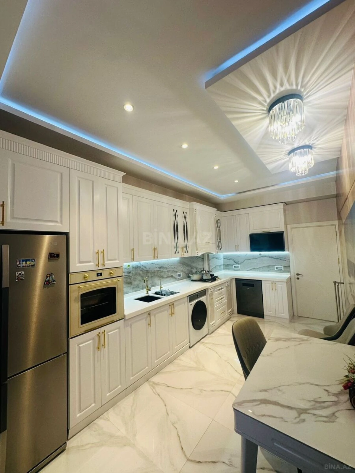 Satılır 3 otaqlı mənzil 127 m²