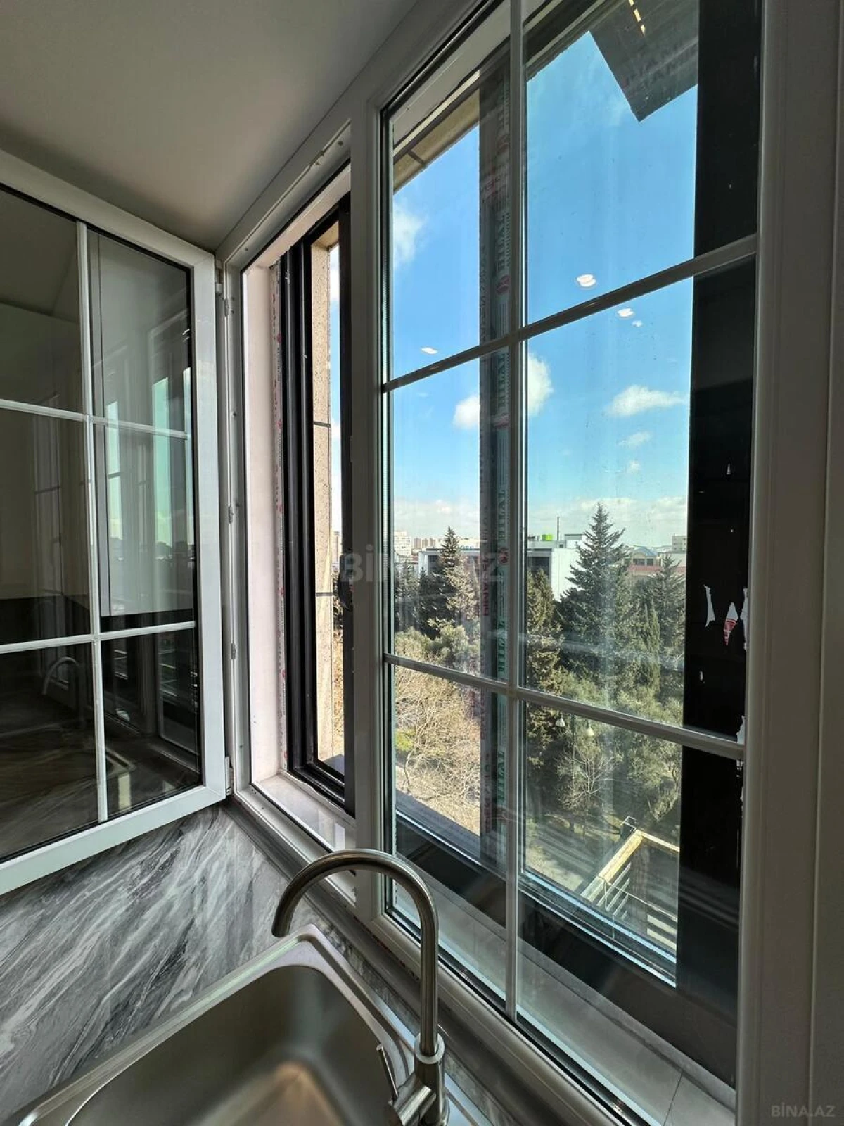 Satılır 2 otaqlı mənzil 67 m²