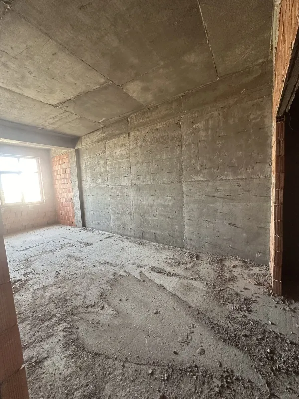 Satılır 2 otaqlı mənzil 82 m²