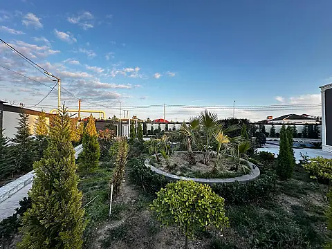 Satılır 4 otaqlı həyət evi 190 m²