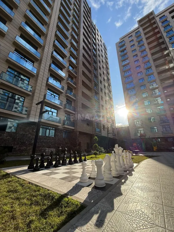 Satılır 4 otaqlı mənzil 143 m²