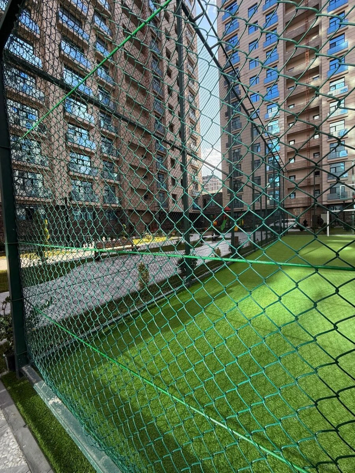 Satılır 4 otaqlı mənzil 143 m²