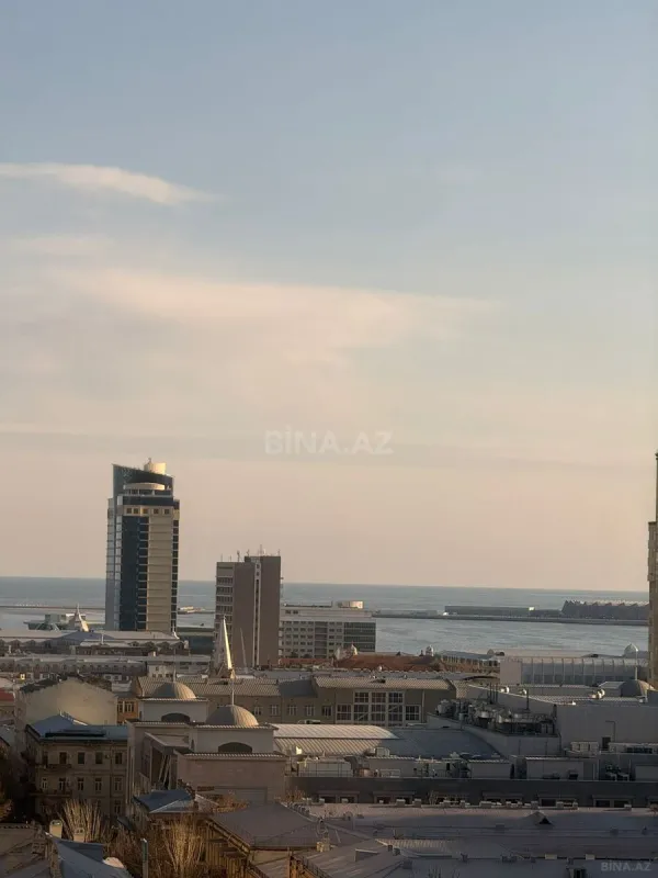 Satılır 4 otaqlı mənzil 143 m²