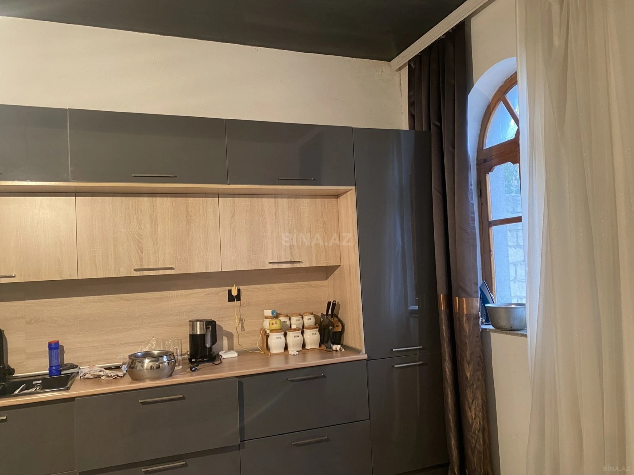 Satılır 9 otaqlı həyət evi 608 m²