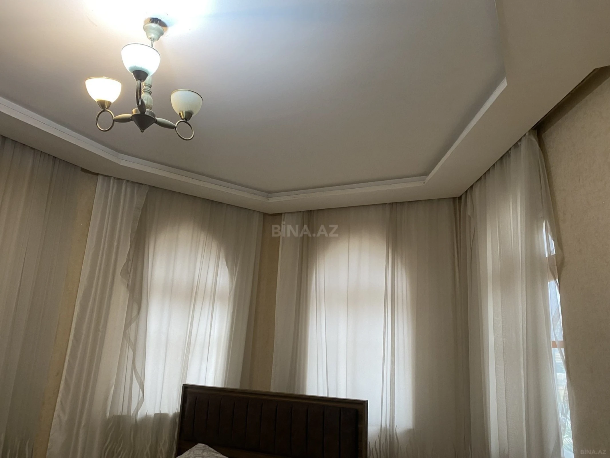 Satılır 9 otaqlı həyət evi 608 m²