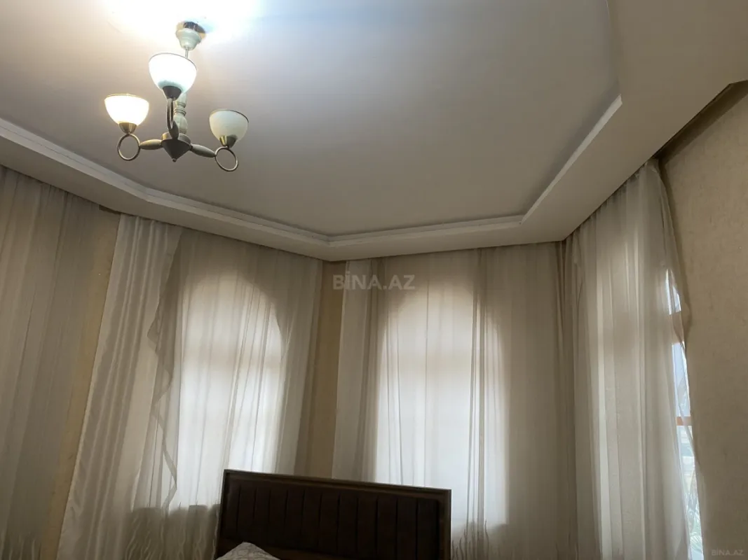 Satılır 9 otaqlı həyət evi 608 m²