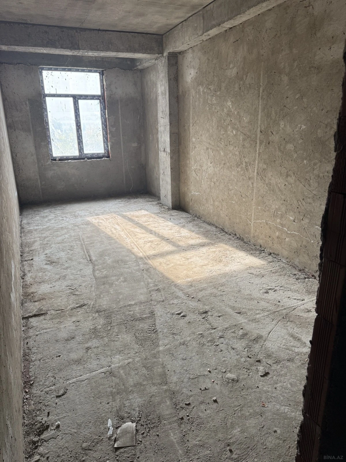 Satılır 1 otaqlı mənzil 76.4 m²