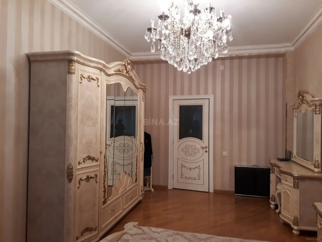 Kirayə verilir 3 otaqlı mənzil 130 m²