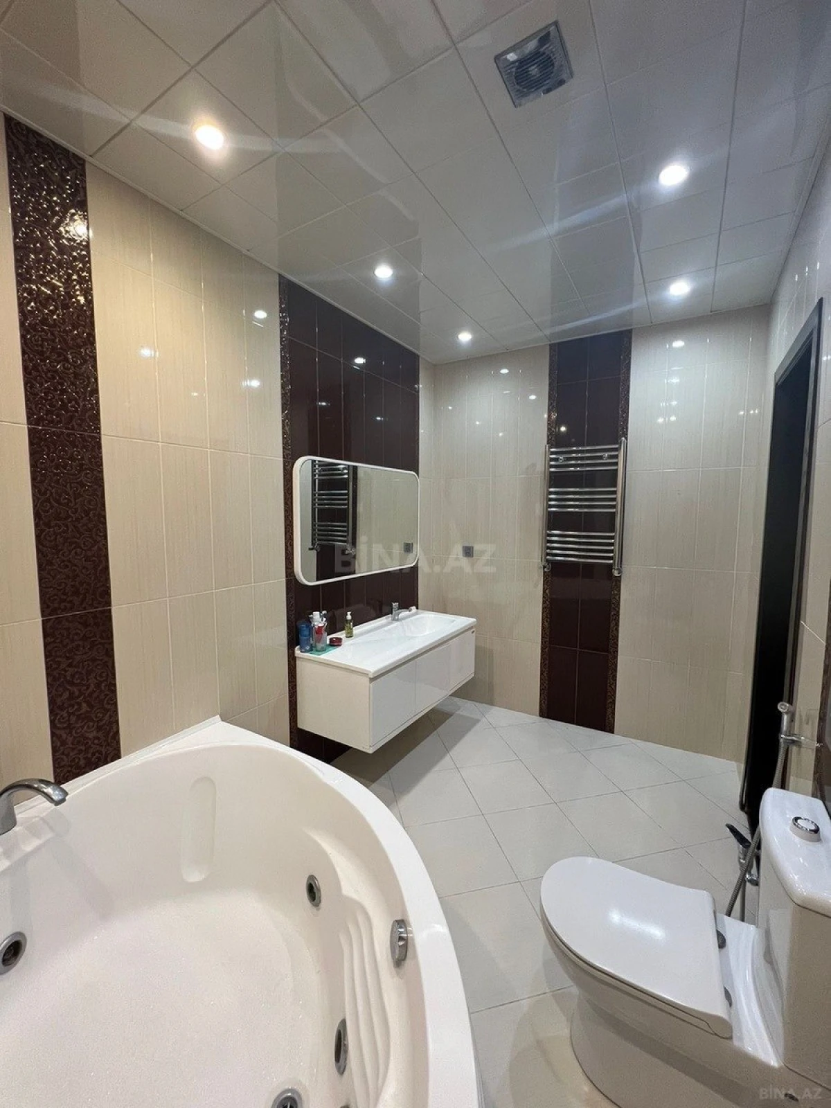 Satılır 4 otaqlı mənzil 165 m²