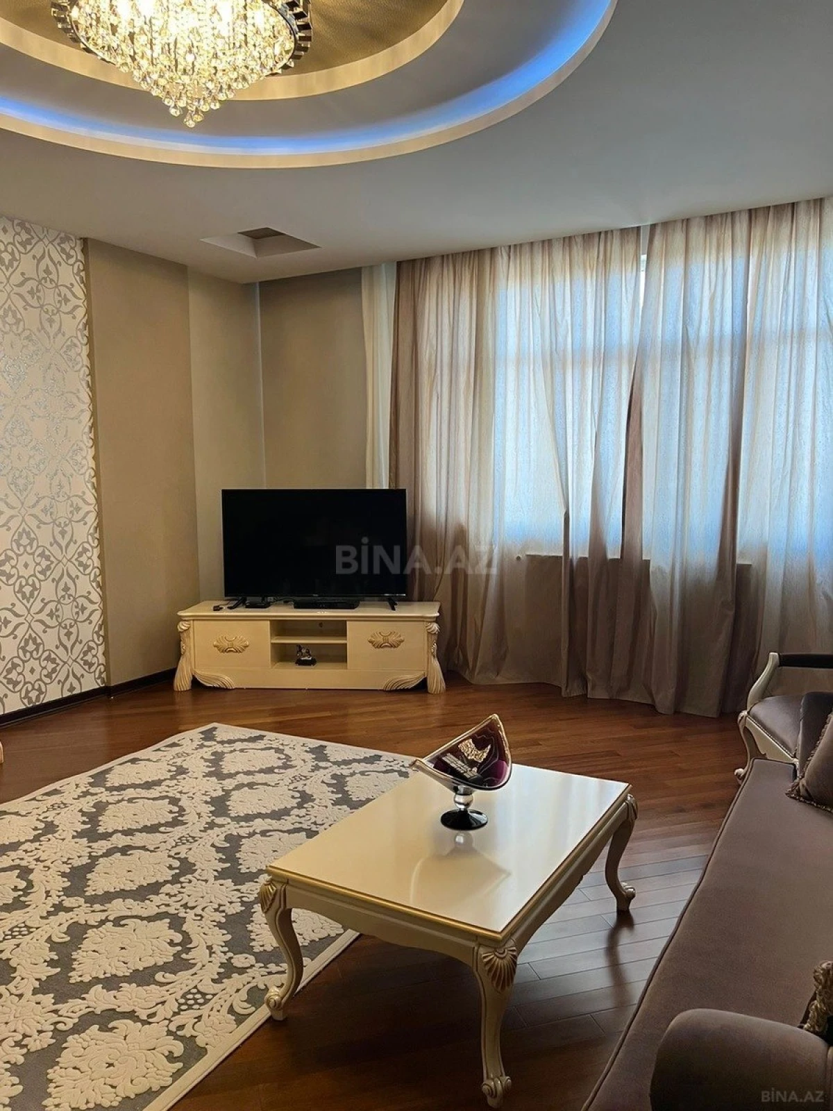Satılır 4 otaqlı mənzil 165 m²