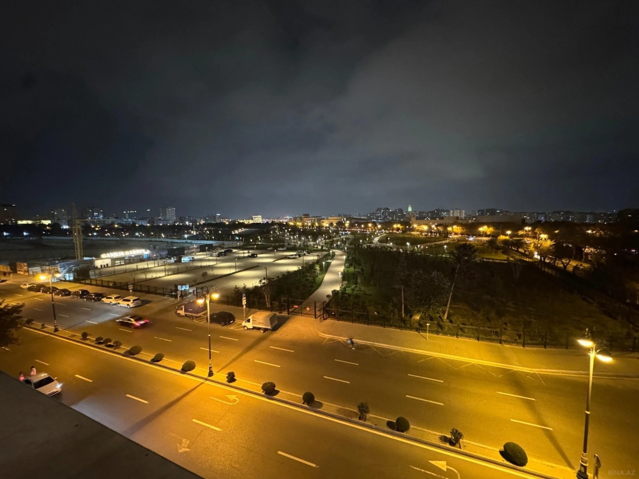 Satılır 4 otaqlı mənzil 165 m²