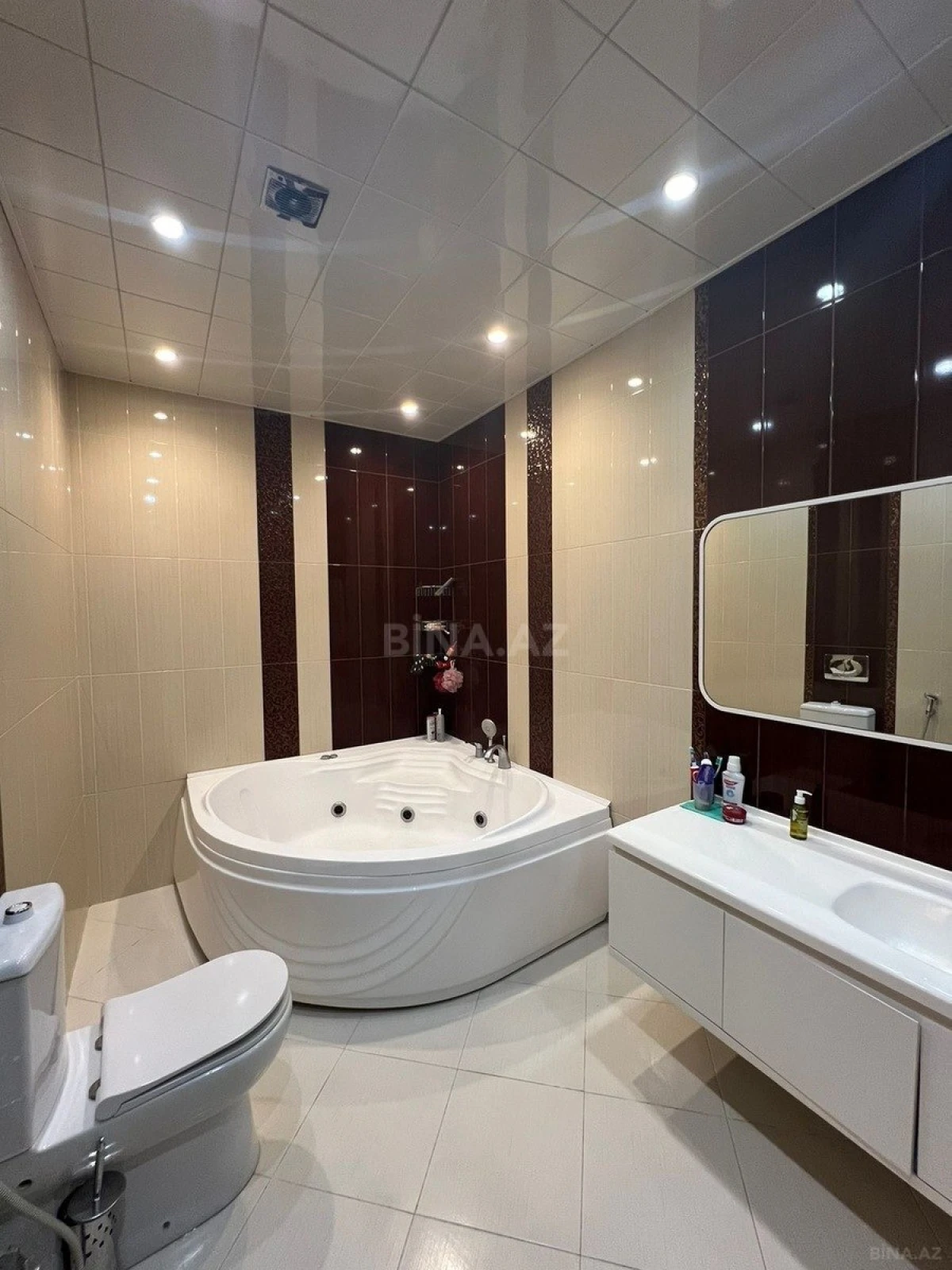 Satılır 4 otaqlı mənzil 165 m²