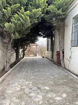 Satılır 4 otaqlı həyət evi 180 m²