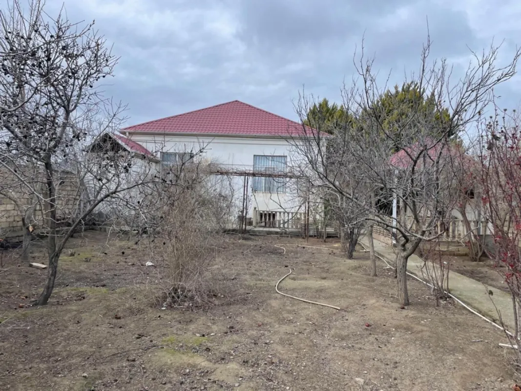 Satılır 4 otaqlı həyət evi 180 m²