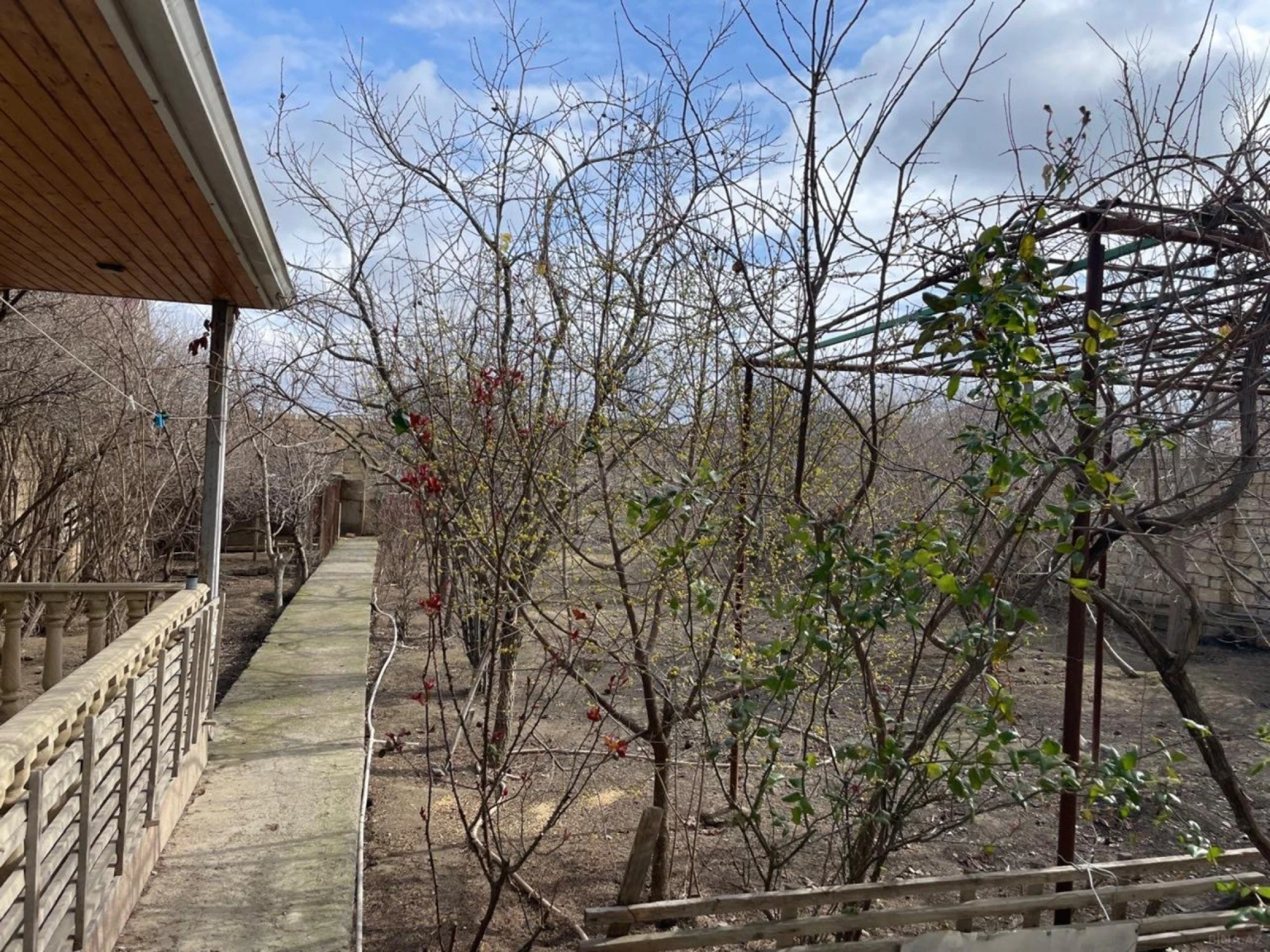 Satılır 4 otaqlı həyət evi 180 m²