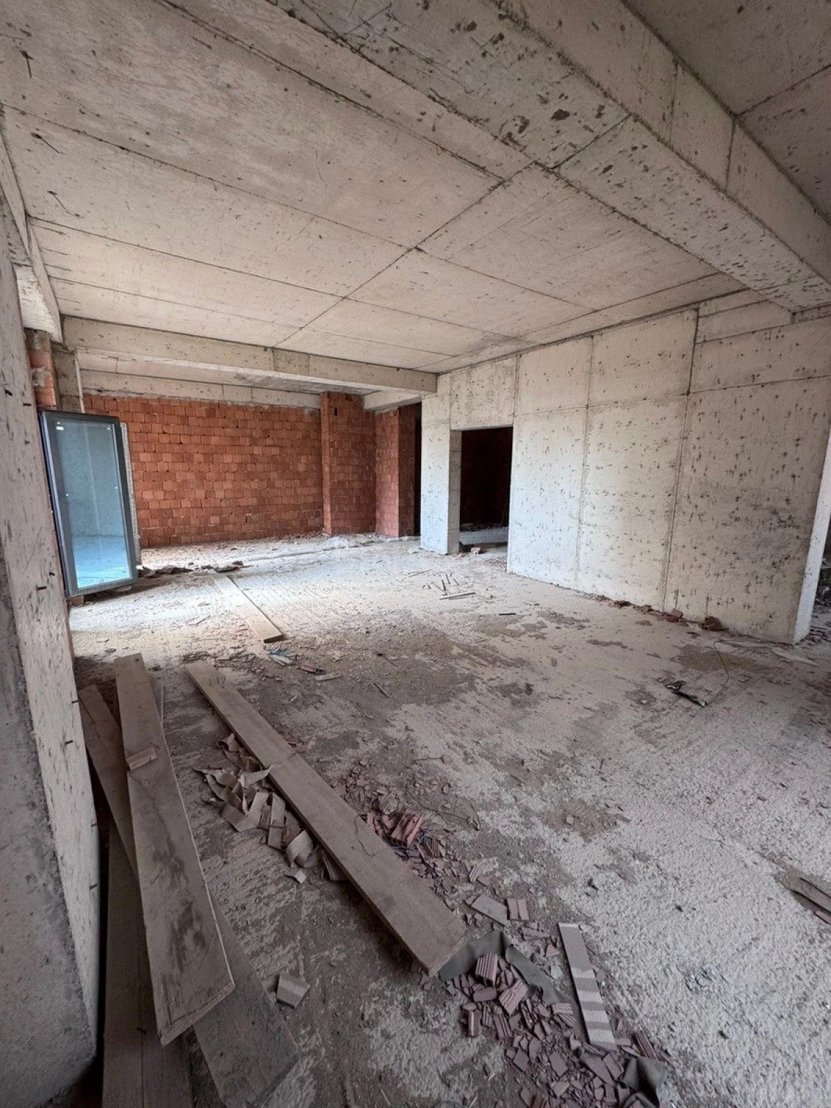 Satılır 4 otaqlı mənzil 143 m²