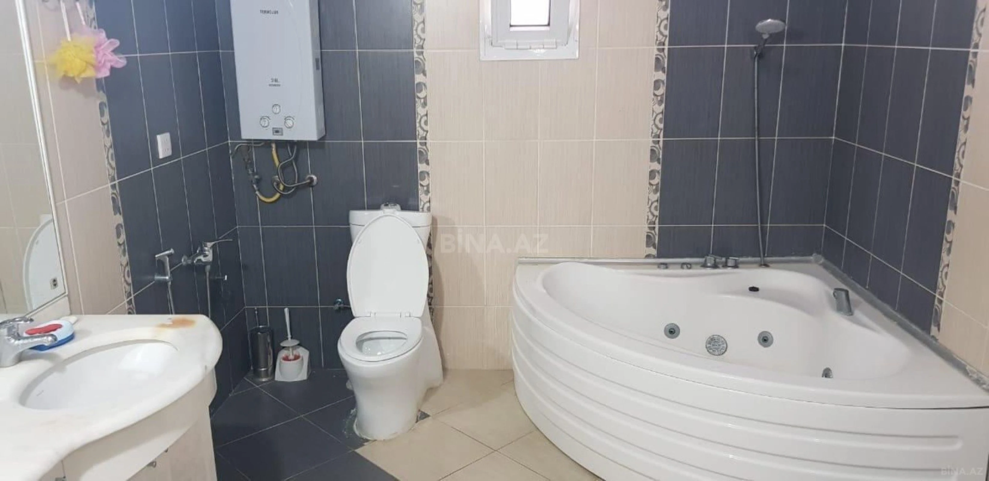 Satılır 5 otaqlı həyət evi 250 m²