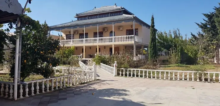Satılır 5 otaqlı həyət evi 250 m²