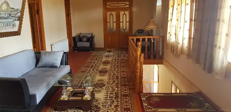 Satılır 5 otaqlı həyət evi 250 m²