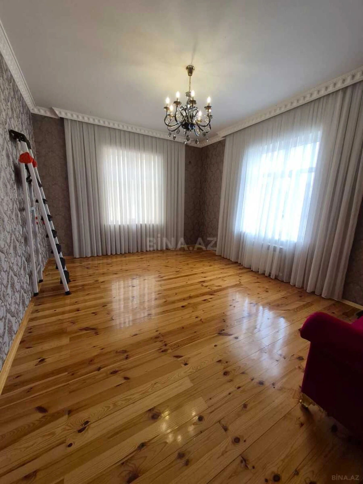 Satılır 7 otaqlı həyət evi 300 m²