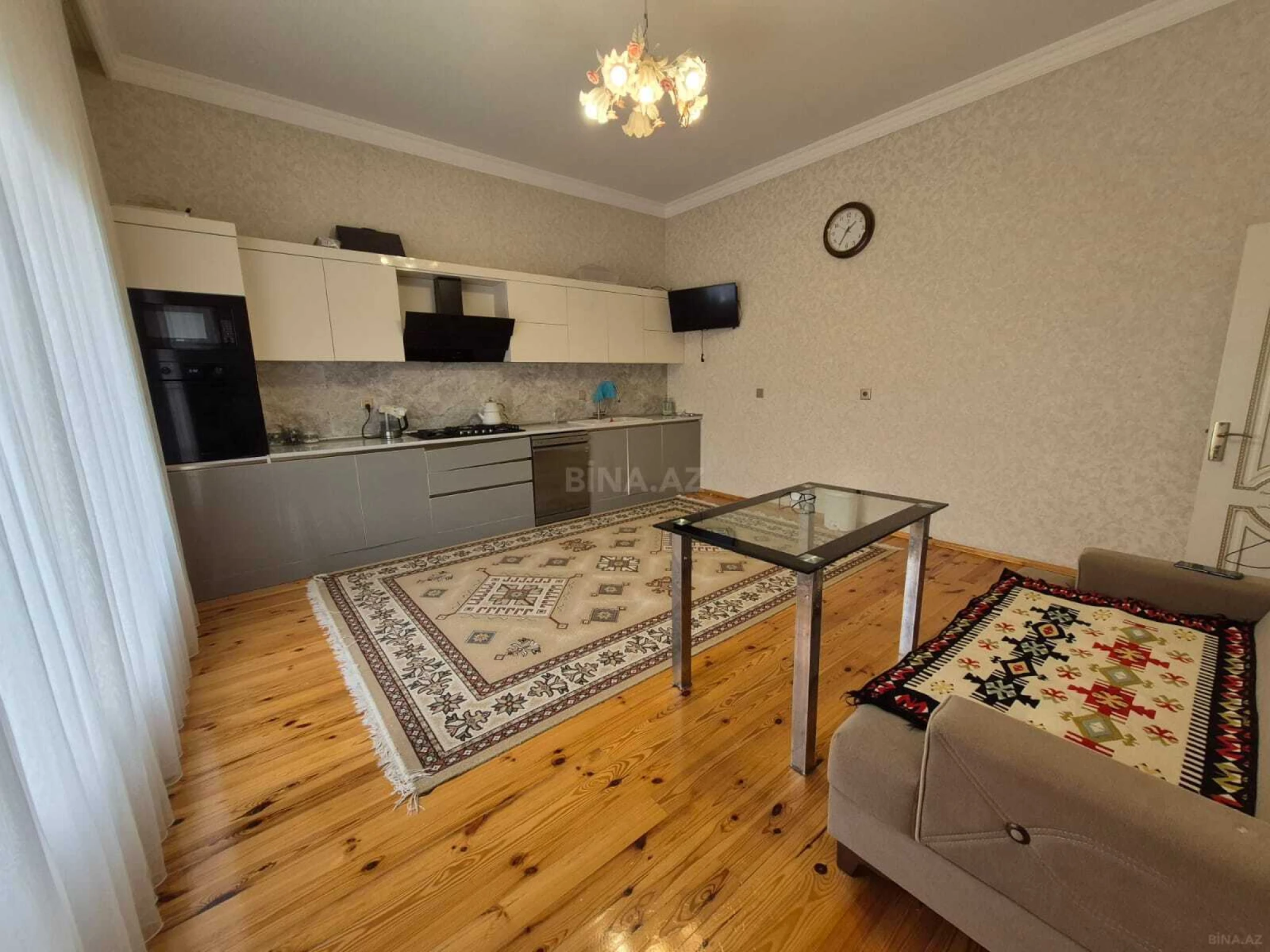 Satılır 7 otaqlı həyət evi 300 m²