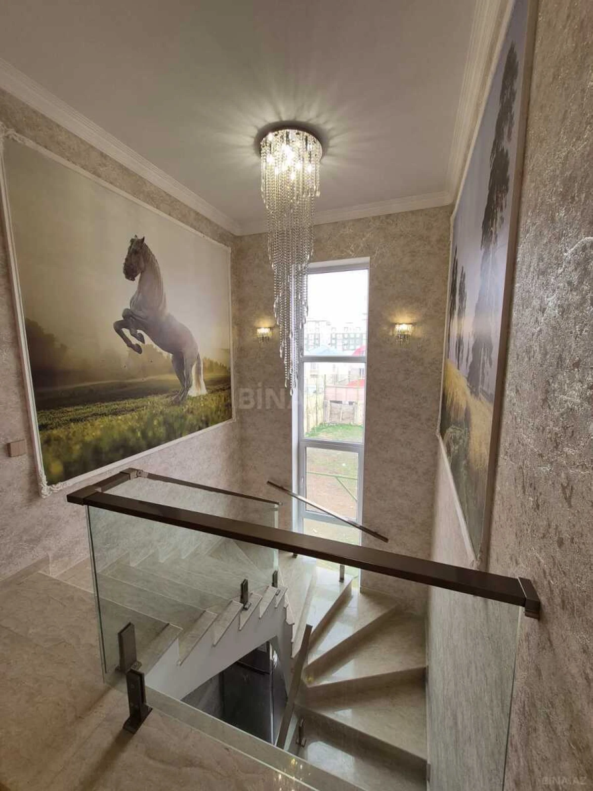 Satılır 7 otaqlı həyət evi 300 m²