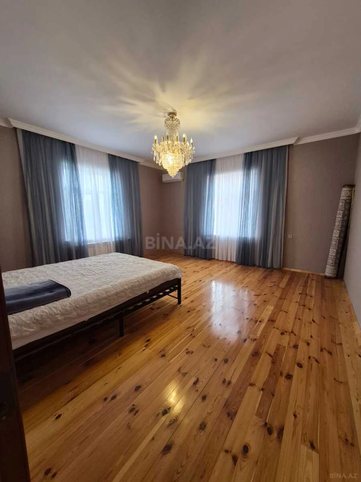 Satılır 7 otaqlı həyət evi 300 m²
