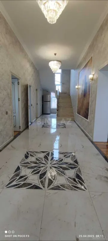 Satılır 7 otaqlı həyət evi 300 m²