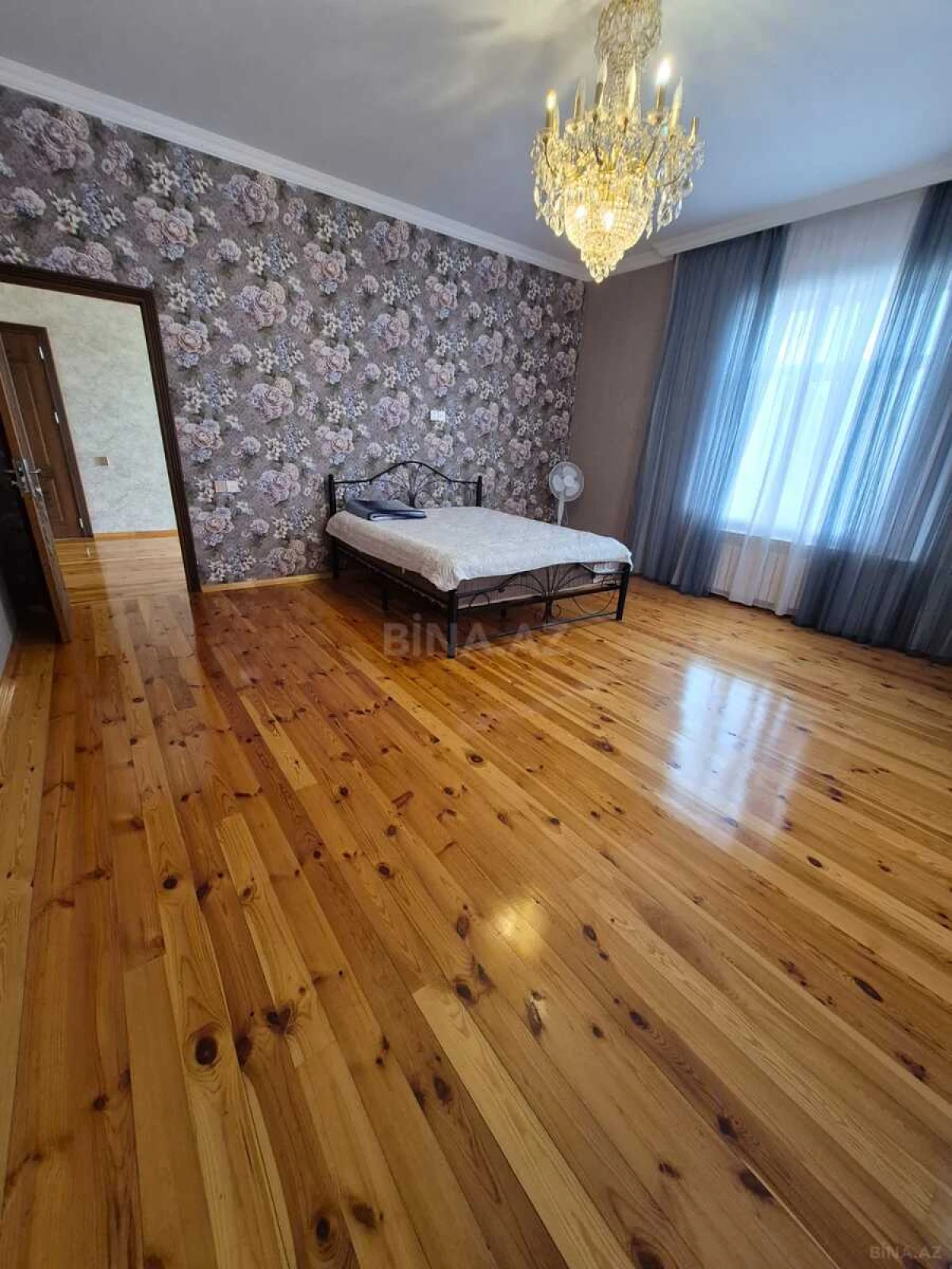 Satılır 7 otaqlı həyət evi 300 m²