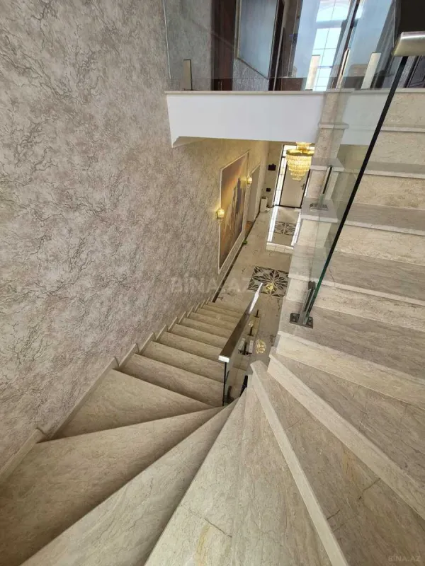 Satılır 7 otaqlı həyət evi 300 m²