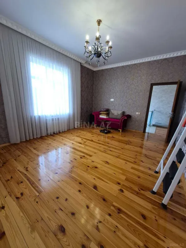 Satılır 7 otaqlı həyət evi 300 m²