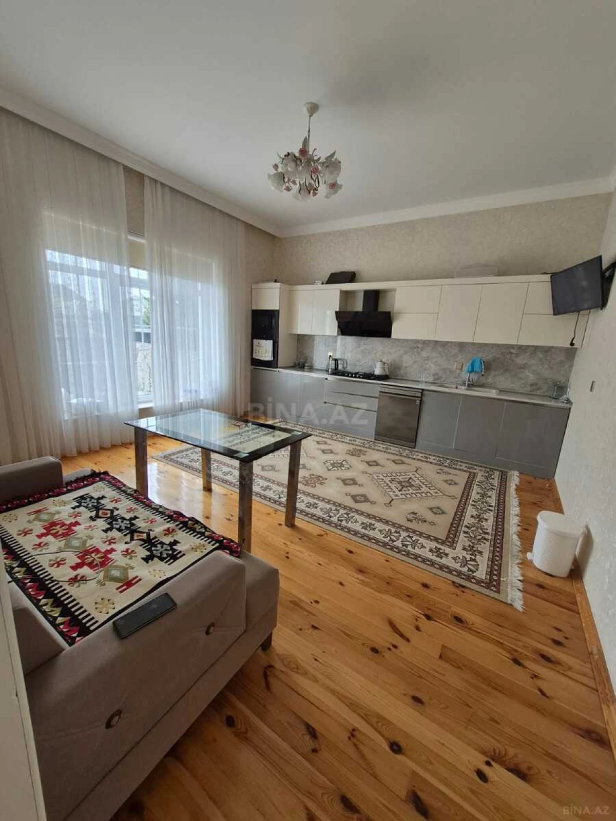 Satılır 7 otaqlı həyət evi 300 m²