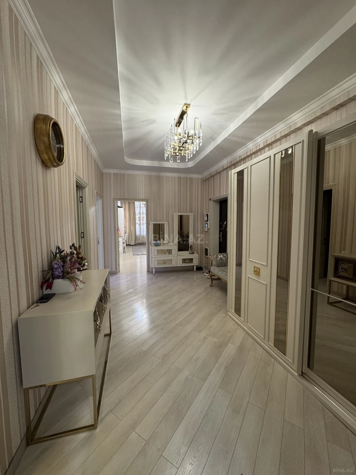 Satılır 3 otaqlı mənzil 125 m²