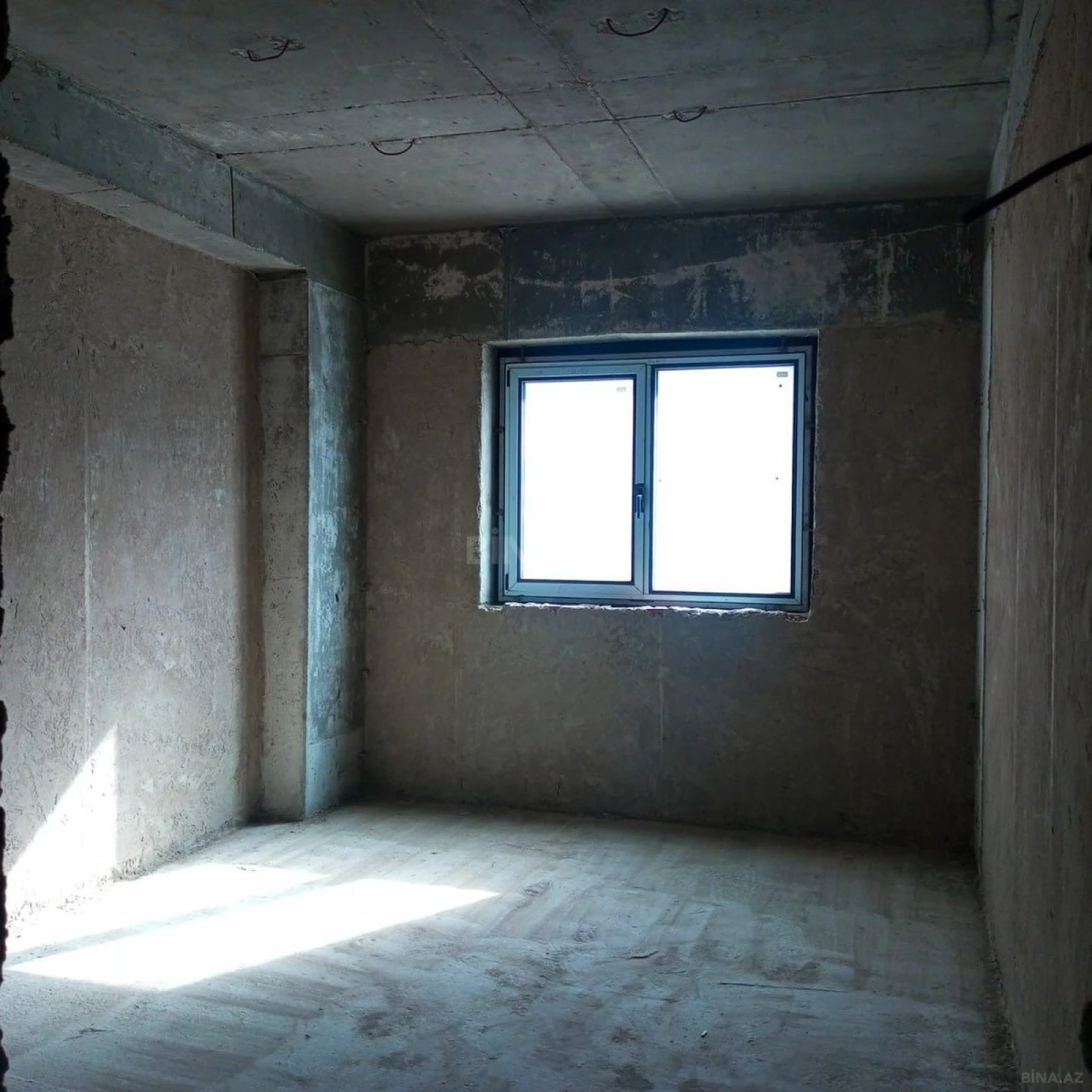 Satılır 4 otaqlı mənzil 194 m²